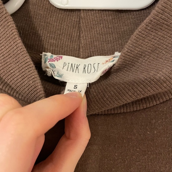 Turtleneck sweater in dusty pink - Picture 4 of 4